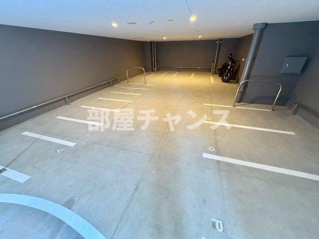 プレサンスロジェ上前津駅前THE RESIDENCEの駐車場