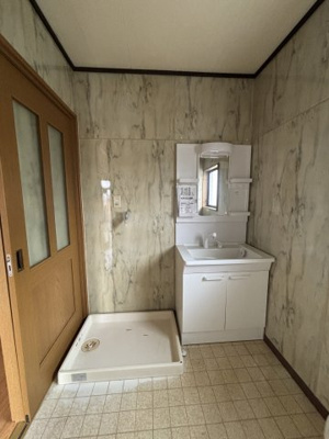 【独立洗面台】 | 筑西市新治4LDK中古住宅 | 新しい洗面散髪化粧台です