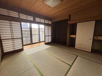 【和室】 | 筑西市新治4LDK中古住宅 | 広縁と床の間、押入れがある和室です