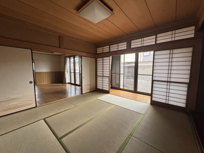 【和室】 | 筑西市新治4LDK中古住宅 | リビングと続き間になっています