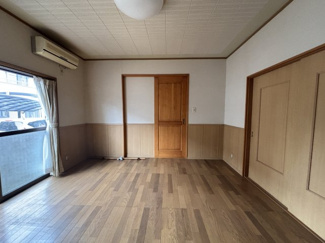 【洋室】 | 筑西市新治4LDK中古住宅 | 北側に掃き出しの窓があります