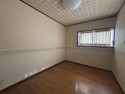 【洋室】 | 筑西市新治4LDK中古住宅 | 2階洋室です。壁面が多く家具の配置がしやすそうです