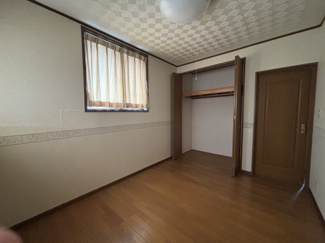 【洋室】 | 筑西市新治4LDK中古住宅 | 収納も付いてます