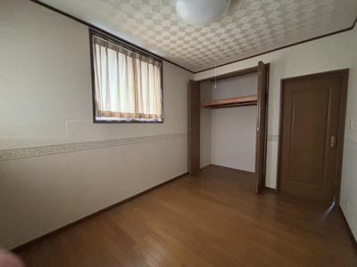 【洋室】 | 筑西市新治4LDK中古住宅 | 収納も付いてます