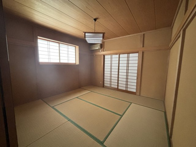 【和室】 | 筑西市新治4LDK中古住宅 | 2階和室です。2面採光になっています。