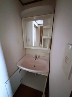 【独立洗面台】 | 筑西市新治4LDK中古住宅 | 2階に洗面台もあります