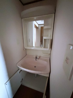 【独立洗面台】 | 筑西市新治4LDK中古住宅 | 2階に洗面台もあります