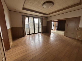 【居間・リビング】 | 筑西市新治4LDK中古住宅 | 和室と続き間になっています