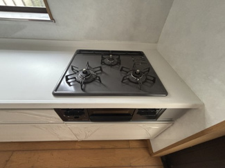 【キッチン】 | 筑西市新治4LDK中古住宅 | ガスのコンロになります