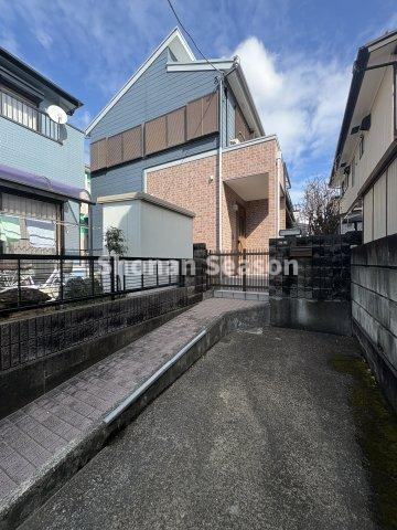 【外観】 | 敷地40坪以上！大家族はもちろん、二世帯同居にも心強い「5LDK」
部屋の広さや生活動線など現地にてご体感いただけます♪