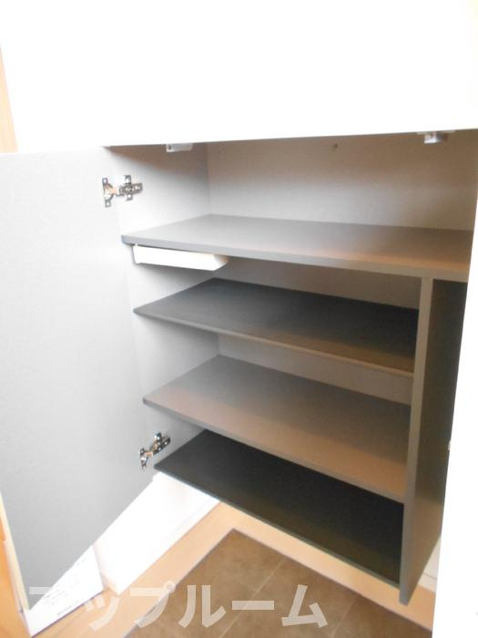 リヴェール不二ガ丘の玄関|シューズボックス