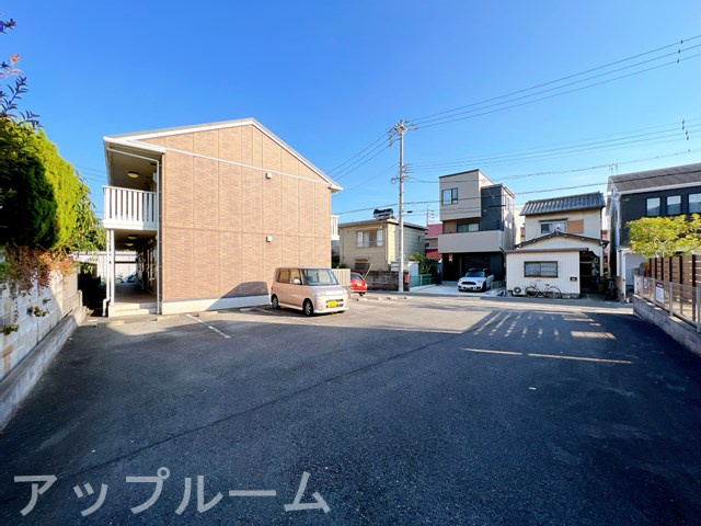 リヴェール不二ガ丘の駐車場