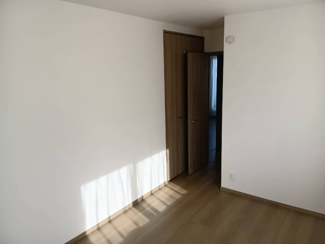 【洋室】 | 沼津市本字松下845番 新築建売分譲住宅 建物＋土地 TW06060 | 沼津市本　C号棟　2階北6.5帖　※令和8年9月25日撮影