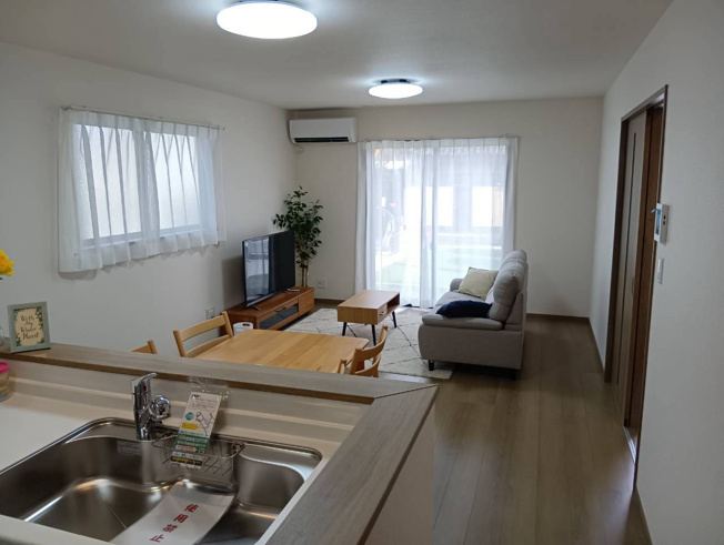 【居間・リビング】 | 沼津市本字松下845番 新築建売分譲住宅 建物＋土地 TW06060 | 沼津市本　C号棟　リビング　※令和8年9月25日撮影