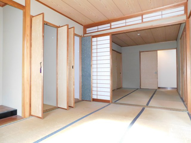 津島市鹿伏兎町上春日台の中古一戸建の和室|◇和室◇　　南面で明るい和室約６．０帖　床の間・仏間・押入　