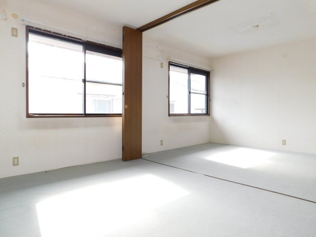 津島市鹿伏兎町上春日台の中古一戸建の洋室|◇２階洋室◇　　可動式間仕切りで約６．０帖と約６．５帖の２部屋に分けることができます！