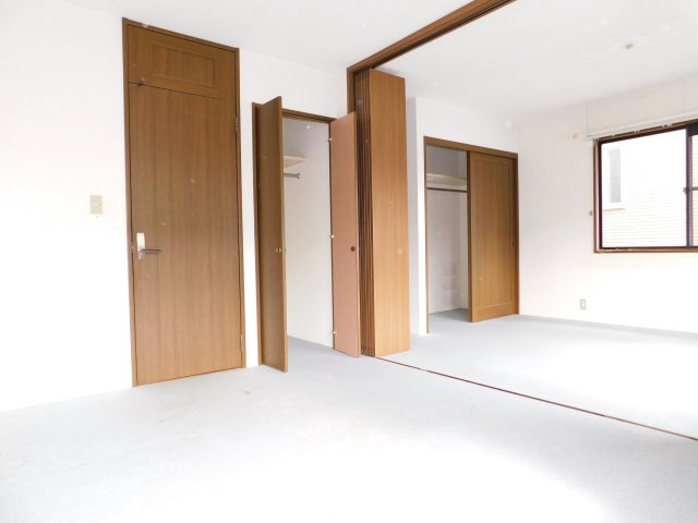 津島市鹿伏兎町上春日台の中古一戸建の洋室|◇２階洋室◇　　可動式間仕切りで約６．０帖と約６．５帖の２部屋に分けることができます！