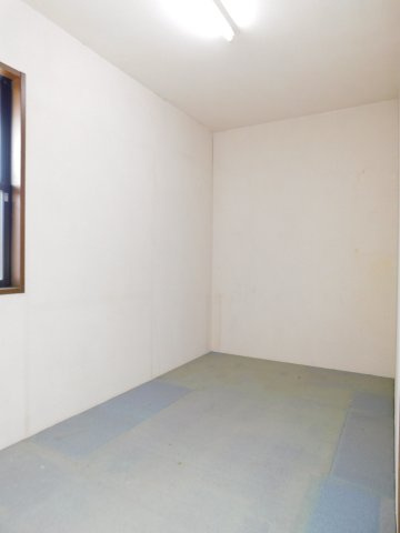 津島市鹿伏兎町上春日台の中古一戸建の収納|◇２階納戸◇　　家族の洋服や季節の荷物など大容量収納可能です♪