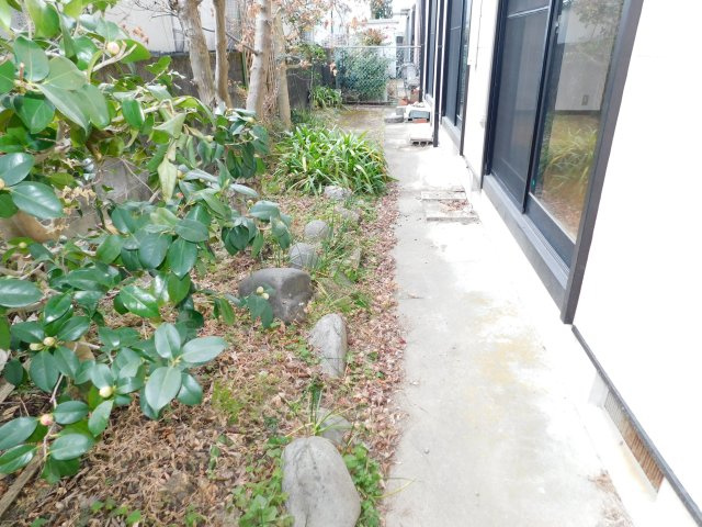 津島市鹿伏兎町上春日台の中古一戸建の庭|◇庭◇　　ガーデニングなどが楽しめる庭付き♪