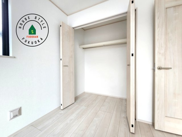 春日市須玖北5丁目第1-7棟（C号棟）の収納|洋服や大きな荷物が多い方や人数の多いご家族などは、一般的なクローゼットよりもウォークインクローゼットのほうが使い勝手が良いです。