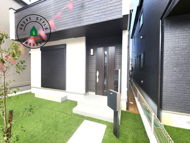 春日市須玖北5丁目第1-7棟（C号棟）の玄関|おでかけの時も帰った時も、「我が家」を最初に感じでもらえる素敵な空間に。