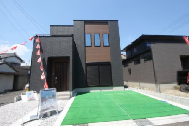 南国市後免町　新築戸建　3号棟　（全3区画）のその他|大切な家と家族を守るシャッター雨戸は、ロックを内側からしかはずせないから防犯性に優れ、台風などにも安心です（画像はイメージ）。
