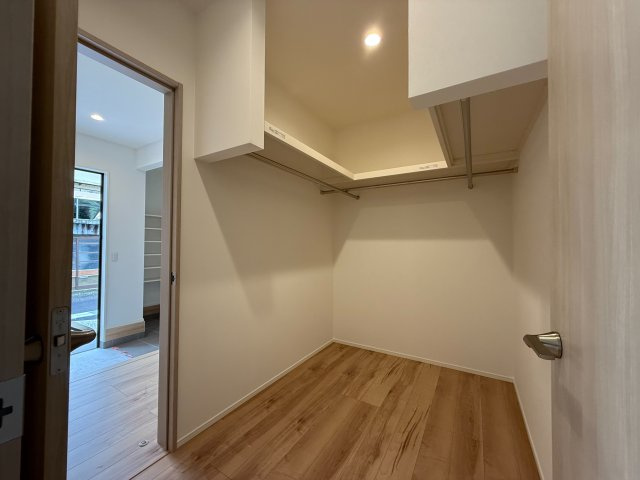 南国市後免町　新築戸建　3号棟　（全3区画）の収納|1F　ファミリークローゼット