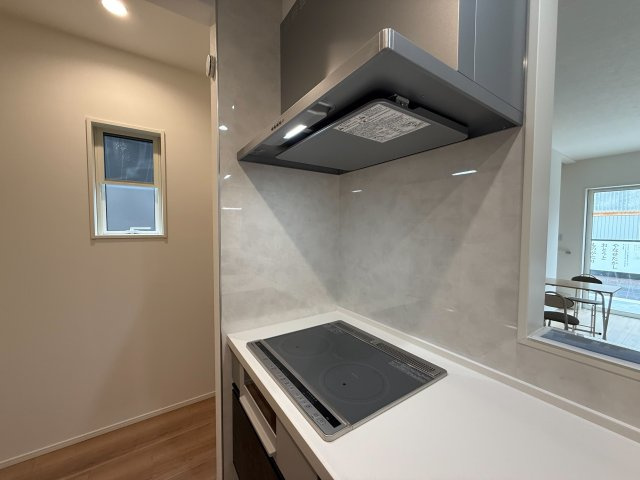 南国市後免町　新築戸建　3号棟　（全3区画）のキッチン|ＩＨクッキングヒ－タ－