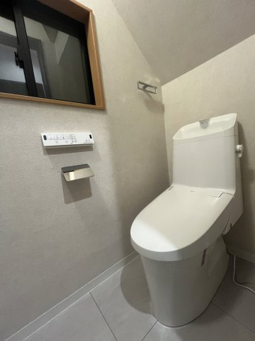 杉並区南荻窪二丁目戸建のトイレ|落ち着いたトイレです