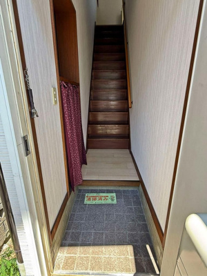 【玄関】 | ミノワコーポ | 明るい玄関です