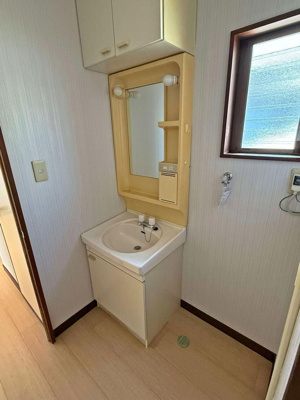 【洗面所】 | ミノワコーポ | 忙しい朝には欠かせない洗面所です