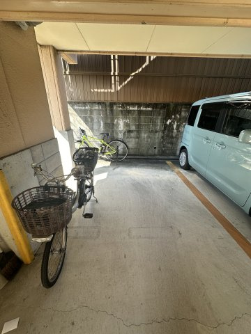 ペアフォートの駐車場