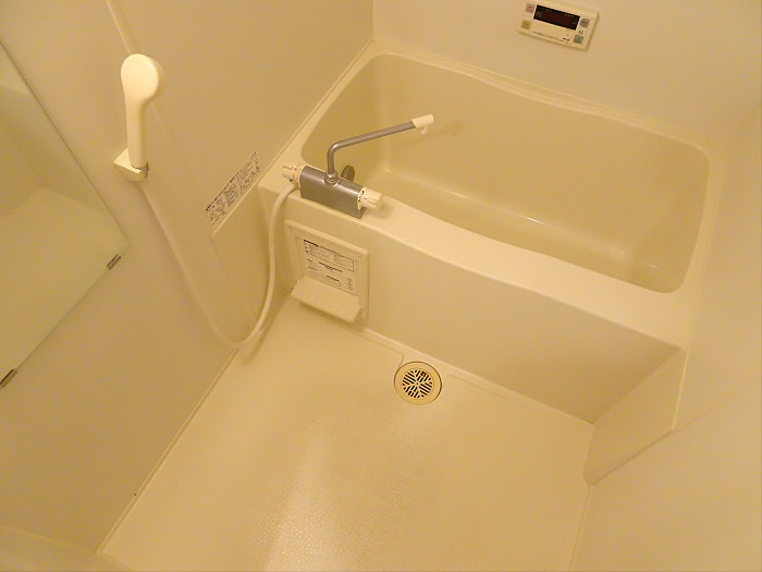 セレ初台の浴室|落ち着いた空間のお風呂です