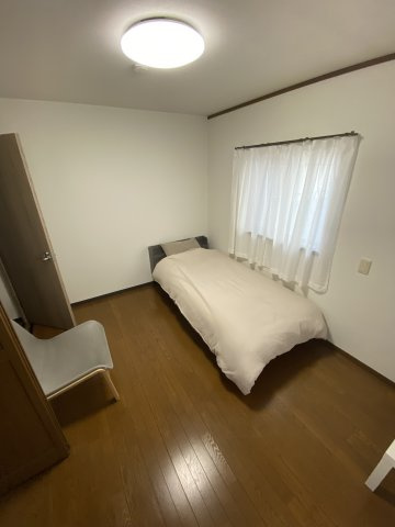 【7LDK×南道路】駐車場1台付きの大型戸建～埼玉県行田市藤原町三丁目～の洋室|シンプルで使いやすい明るい洋室