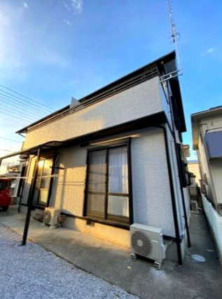 【7LDK×南道路】駐車場1台付きの大型戸建～埼玉県行田市藤原町三丁目～の外観|2階バルコニー付きの明るい住まい