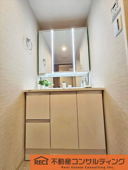 六甲桜丘ハイツの独立洗面台