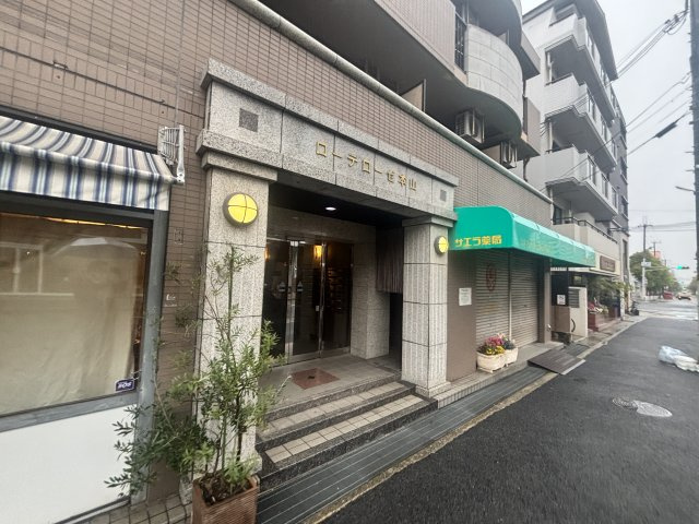 ローテローゼ本山の駐車場