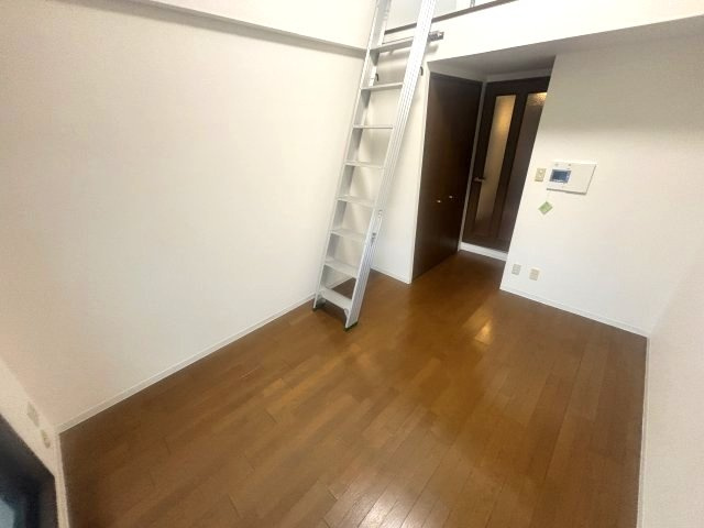 ローテローゼ本山の居間・リビング