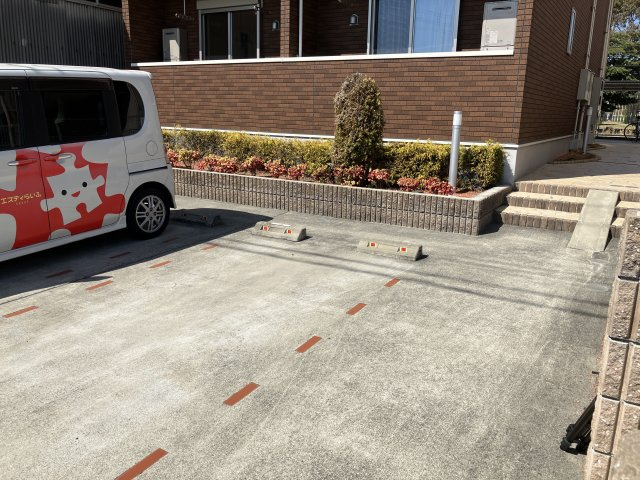 ハーモニー Mの駐車場