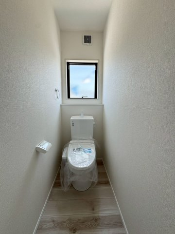  For.M Iーフォルムー小倉南区石田南1丁目1期　【小倉南区　新築戸建て】のトイレ|１階トイレは窓もあり明るく開放的♪　【小倉南区　新築戸建て】
