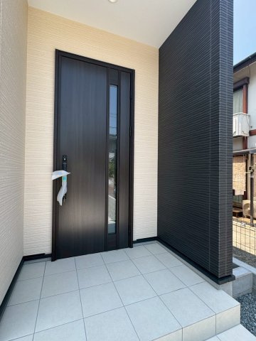  For.M Iーフォルムー小倉南区石田南1丁目1期　【小倉南区　新築戸建て】の玄関|玄関は屋根付きなので助かります♪　　【小倉南区　新築戸建て】