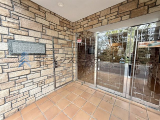 【その他】 | リブコート明石相生町 | 石調の壁面がエントラスでお迎え♪豪華です♪