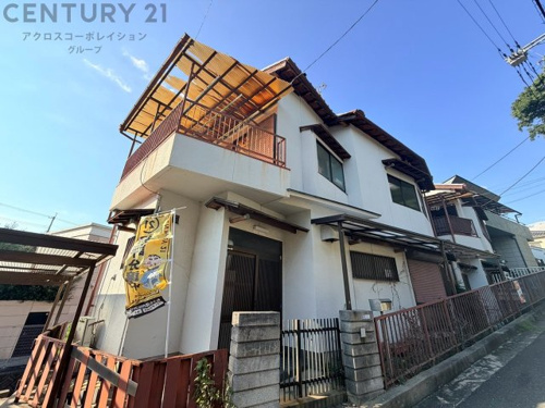 周辺は緑豊かな閑静な住宅地です。都会の喧騒から離れ、落ち着いた生活が送れます。