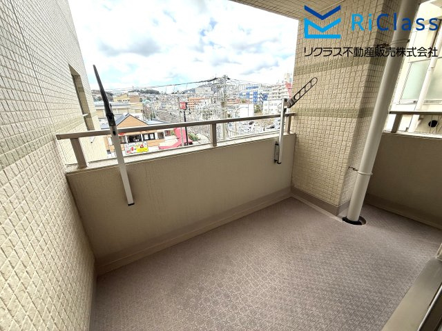 ワコーレグランシティ東山のバルコニー|暖かな日差しのふりそそぐバルコニー