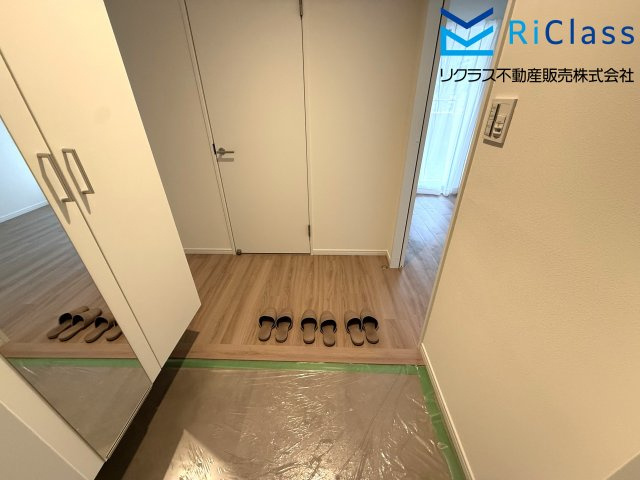 ワコーレグランシティ東山の玄関|収納もある玄関です