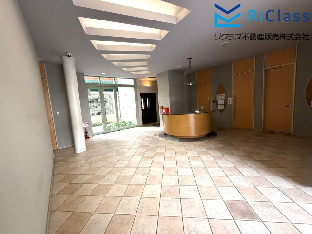 ワコーレグランシティ東山のエントランス|落ち着いたエントランスです