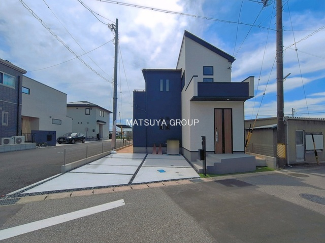 グラファーレ安城市古井町３期－１号棟の前面道路含む現地写真