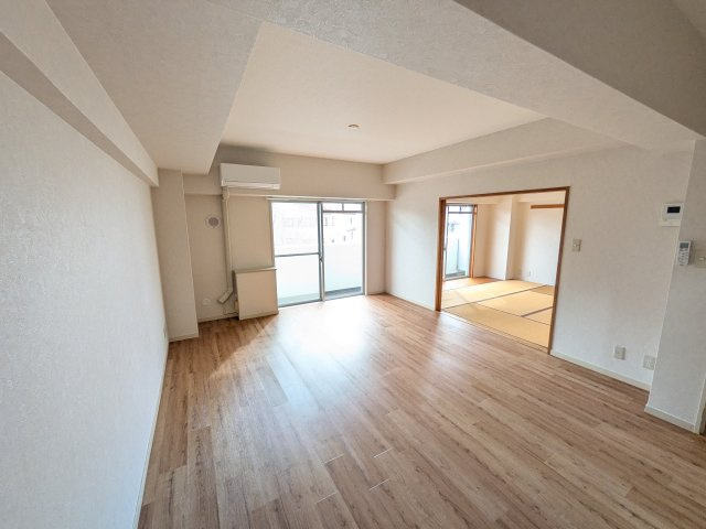 バードタウン3番館の居間・リビング
