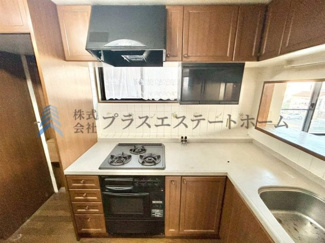 【キッチン】 | 兵庫区笠松通　店舗付住宅 | 短い移動距離で効率的に作業できるL字キッチン♪広い作業スペースと豊富な収納も魅力です♪