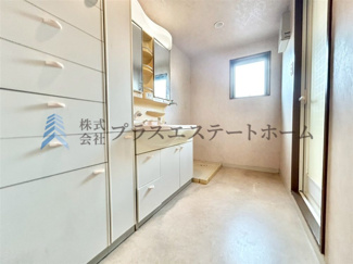 【その他】 | 兵庫区笠松通　店舗付住宅 | 洗面室♪造りつけの収納がたくさんあります♪